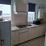 2 Apartment, Max 4 Persons, 30 Meters Far From The And The Black Sea Mamaia