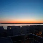 Διαμέρισμα 2 Apartment, Max 4 Persons, 30 Meters Far From The And The Black Sea *