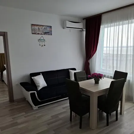 2 Apartment, Max 4 Persons, 30 Meters Far From The And The Black Sea Διαμέρισμα Mamaia