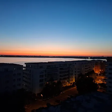2 Apartment, Max 4 Persons, 30 Meters Far From The And The Black Sea Mamaia