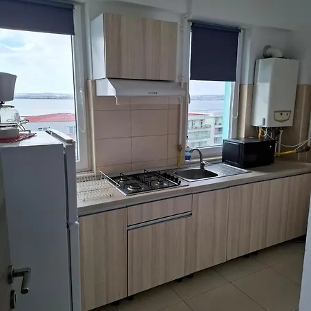 2 Apartment, Max 4 Persons, 30 Meters Far From The And The Black Sea ママイア