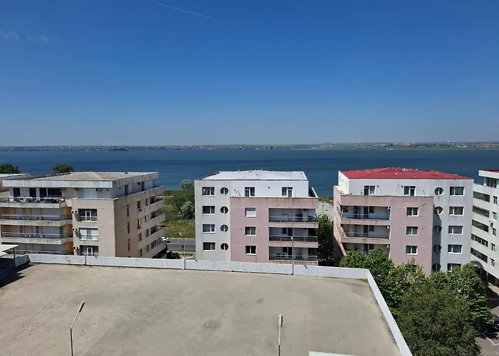 2 Apartment, Max 4 Persons, 30 Meters Far From The And The Black Sea Apartamento Mamaia