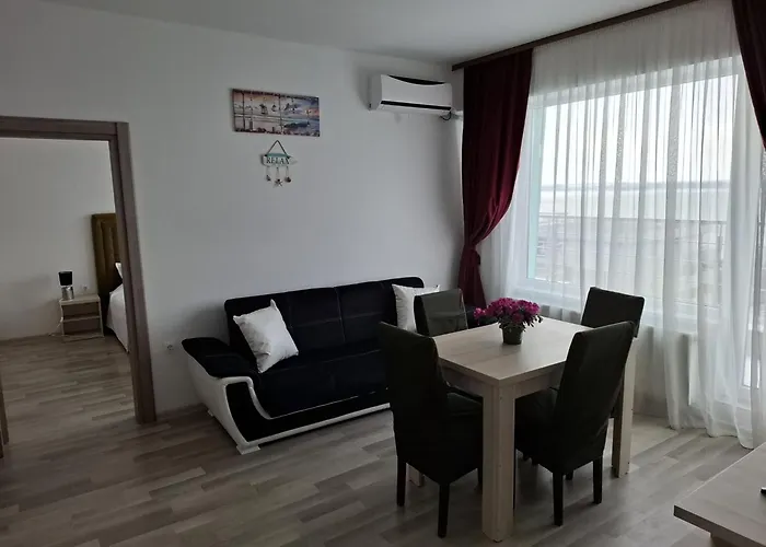 2 Apartment, Max 4 Persons, 30 Meters Far From The And The Black Sea Apartamento Mamaia