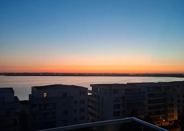 2 Apartment, Max 4 Persons, 30 Meters Far From The And The Black Sea Mamaia